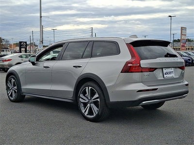 2025 Volvo V60 Cross Country Plus