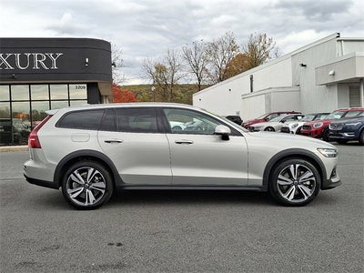 2025 Volvo V60 Cross Country Plus