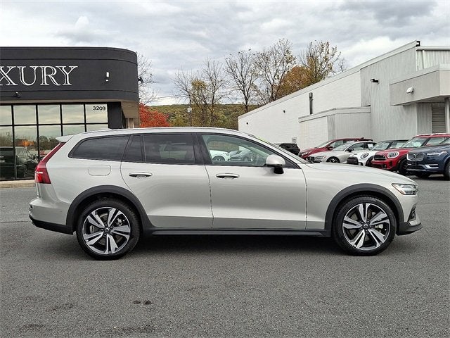 2025 Volvo V60 Cross Country Plus