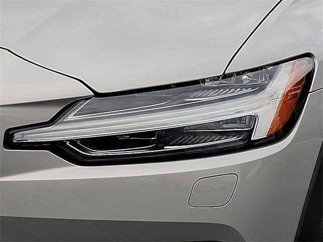 2025 Volvo V60 Cross Country Plus